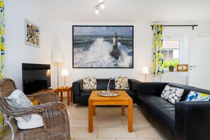 Televisie, een open haard en een stereo