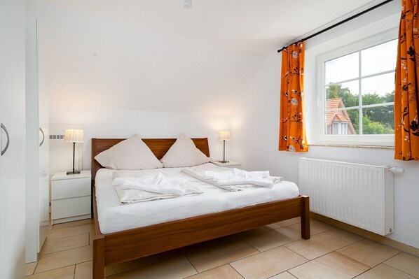 3 bedrooms, iron/ironing board, WiFi