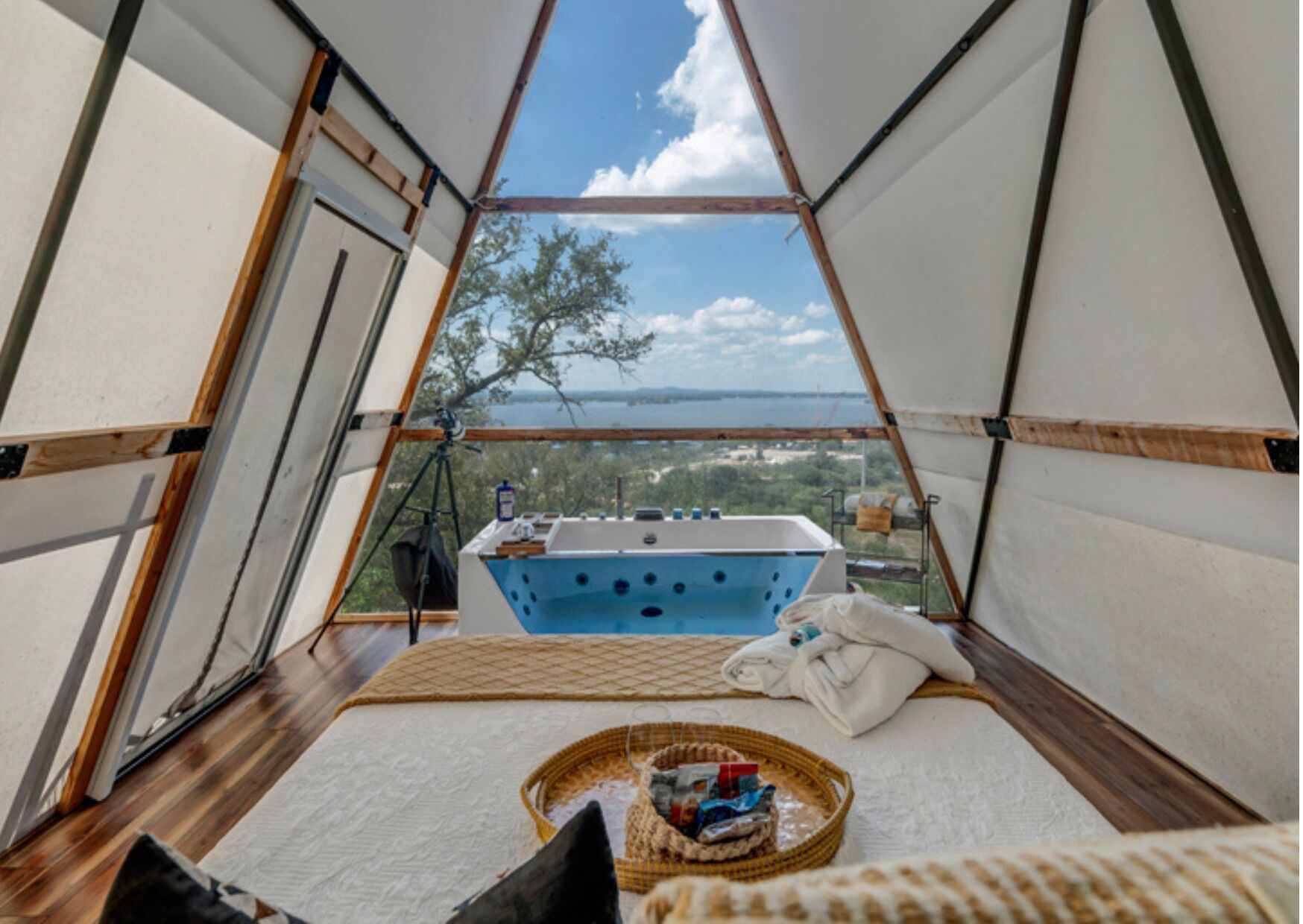 Indoor spa tub