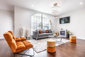 智能电视、壁炉