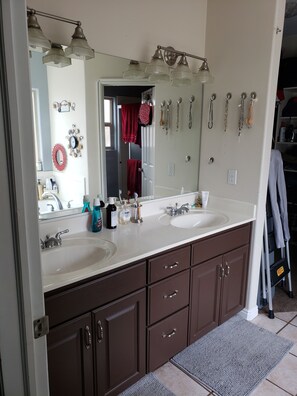 Combined shower/tub, jetted tub - Cozy home away from home! (St. George)