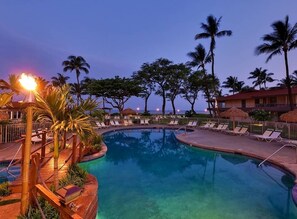 Utendørsbasseng og et oppvarmet basseng