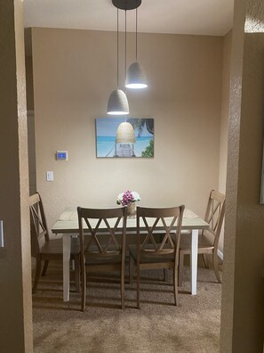 Dining - Tropical resort getaway near Disney at Bahama Bay 1st floor 3 bedroom condo (Davenport)