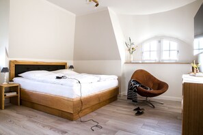 2 Schlafzimmer, Zimmersafe, Schreibtisch, Bügeleisen/Bügelbrett
