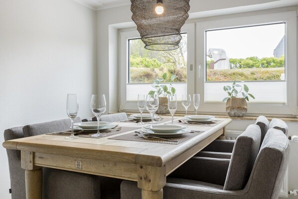 Dining - Haus Weissenburg Whg. garden east - Modern 3-room vacation apartment close to the beach (Wenningstedt-Braderup (Sylt))