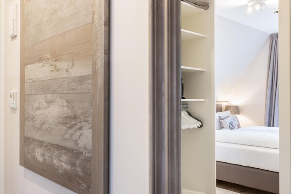 1 bedroom, in-room safe, iron/ironing board, WiFi