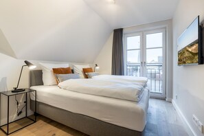 1 Schlafzimmer, Zimmersafe, Schreibtisch, Bügeleisen/Bügelbrett