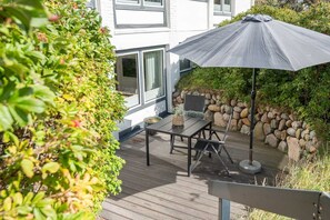 Unclassified image, 4 of 20, button - Haus Weissenburg Whg. garden west - Top modern 2-room apartment near the beach (Wenningstedt-Braderup (Sylt))