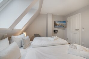 1 habitación, caja de seguridad en la habitación y escritorio 