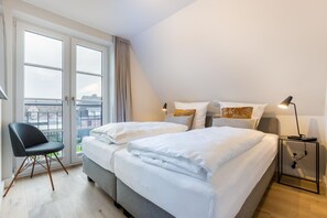 1 Schlafzimmer, Zimmersafe, Schreibtisch, Bügeleisen/Bügelbrett