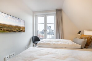 1 bedroom, in-room safe, desk, iron/ironing board - Strandgut apartment 7 - Apartment in the house Strandgut with 2 rooms on approx. 67 m², (Wenningstedt-Braderup (Sylt))
