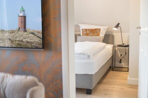 1 habitación, caja de seguridad en la habitación y escritorio 