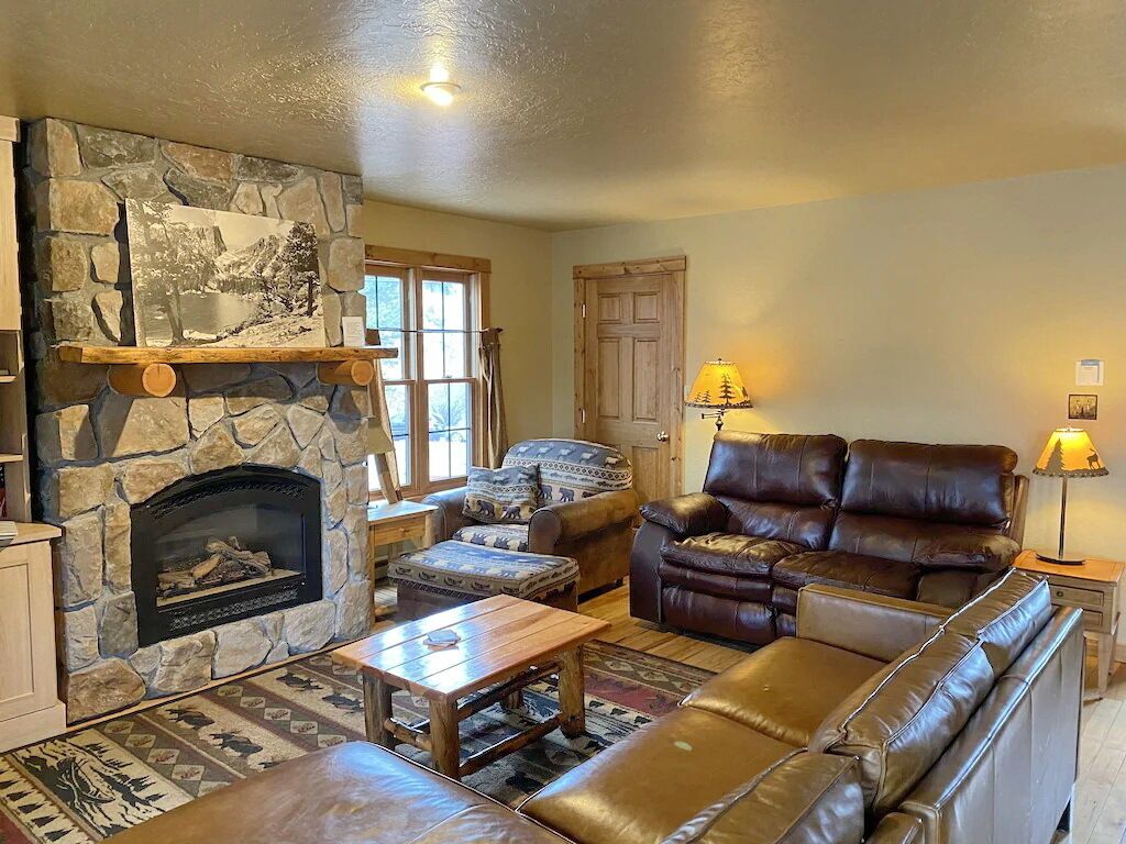 On The River, Hot Tub Walk to Town #6002