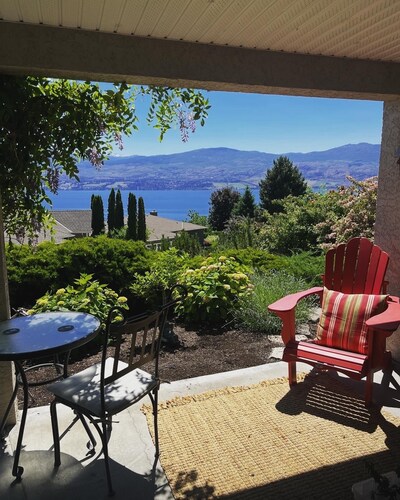 Legal 1 bedroom Guest Suite for two, with lake views & walk to wineries. 
