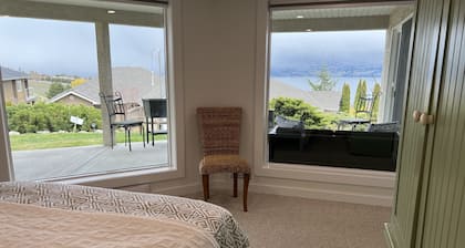 Legal 1 bedroom Guest Suite for two, with lake views & walk to wineries.