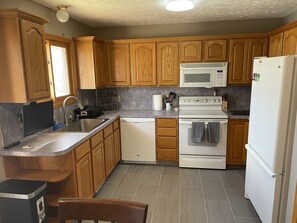 Private kitchen - ***Charming, Home Away from Home*** (NW Omaha) (Omaha)