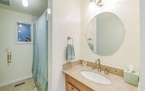 Combined shower/bathtub, hair dryer, towels, soap