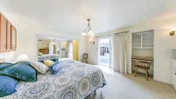 3 bedrooms, desk, iron/ironing board, travel cot