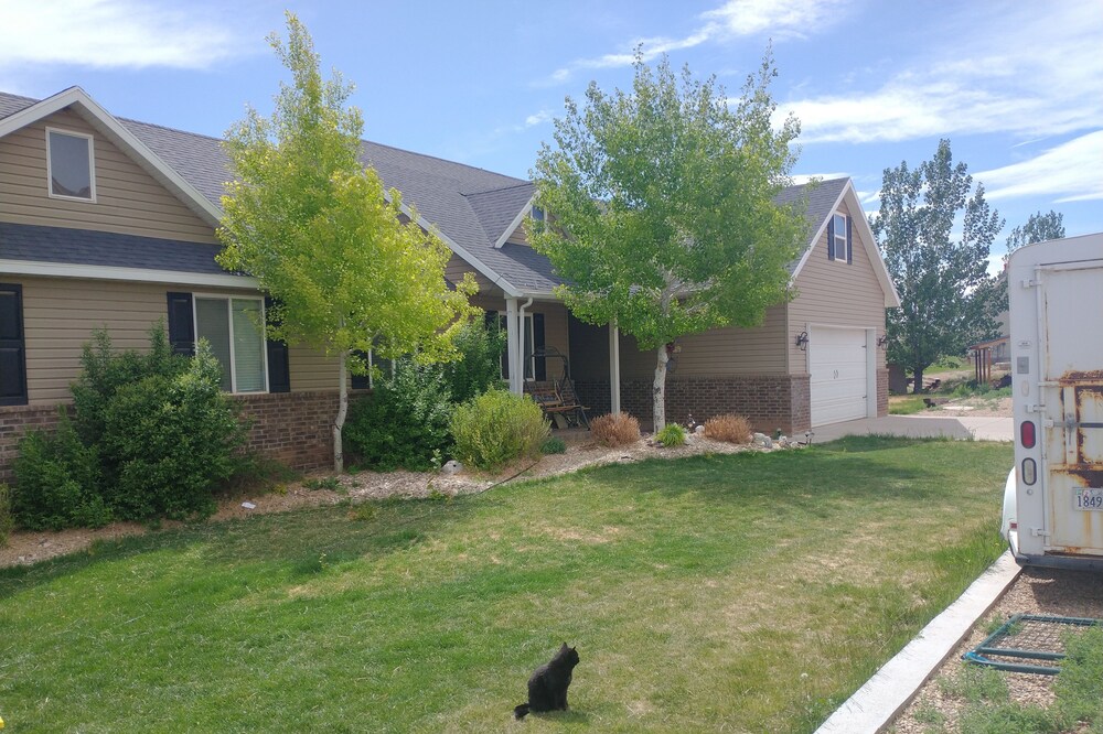 DELIGHTFUL FARM STAY WITH ANIMALS-Only 1 room available through September