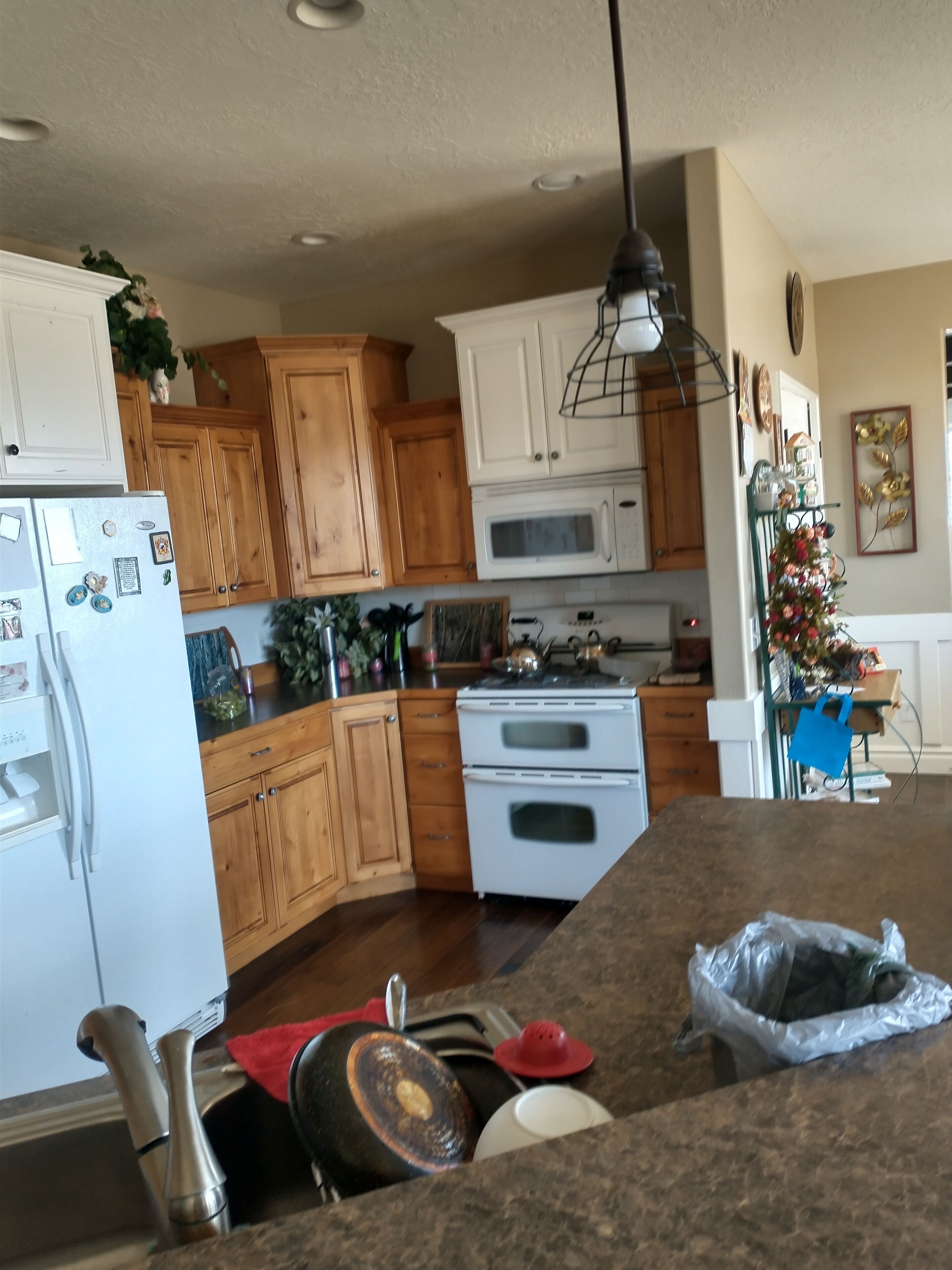 DELIGHTFUL FARM STAY WITH ANIMALS-Only 1 room available through September 
