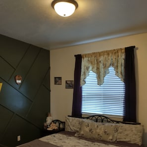 3 habitaciones, escritorio, tabla de planchar con plancha y wifi gratis