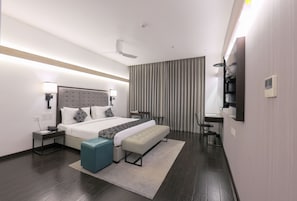 Superior Room | Minibar, in-room safe, desk, laptop workspace