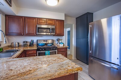 STYLISH♡ fully renovated 1.5 hr from Yosemite