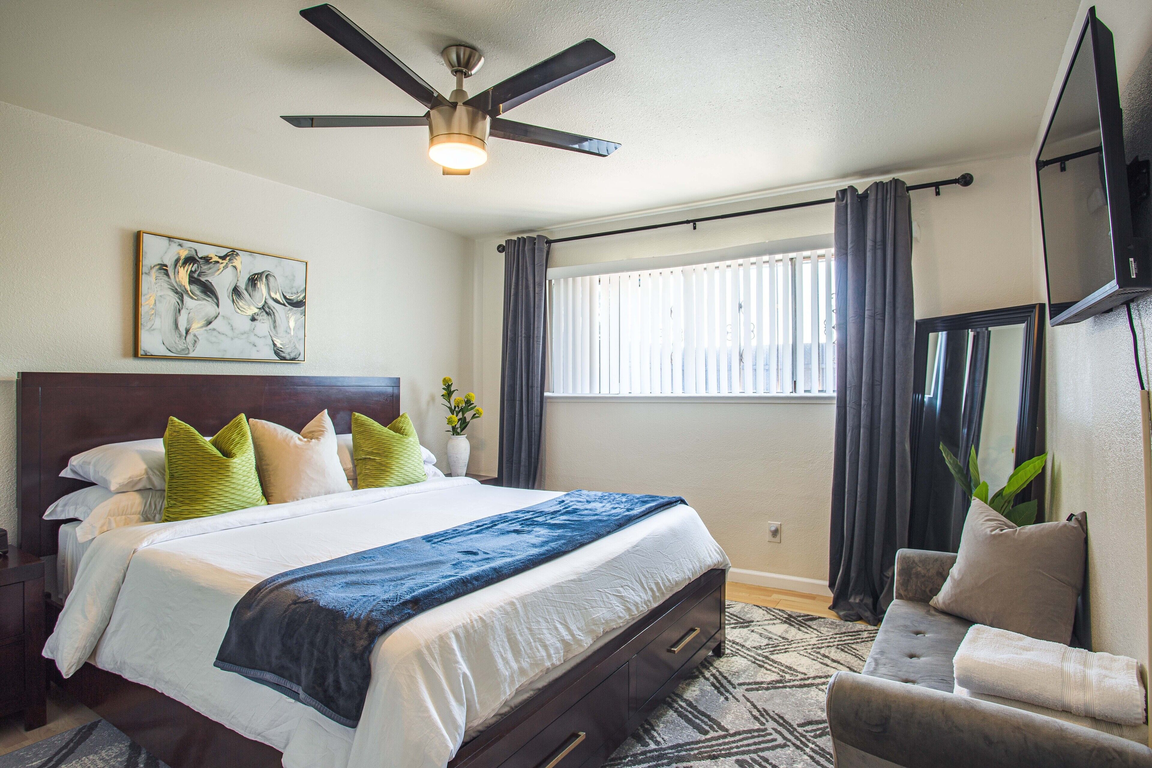 Lovely 2-Bedroom Rental Unit With Indoor Fireplace