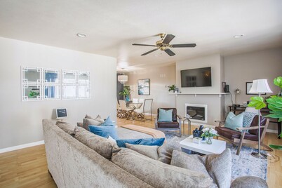 Lovely 2-Bedroom Rental Unit With Indoor Fireplace