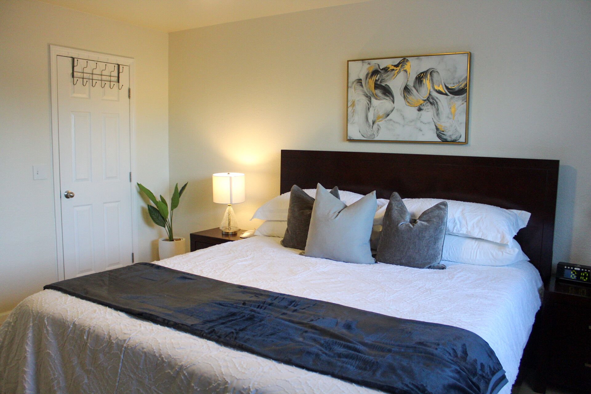 2 bedrooms, desk, iron/ironing board, free WiFi