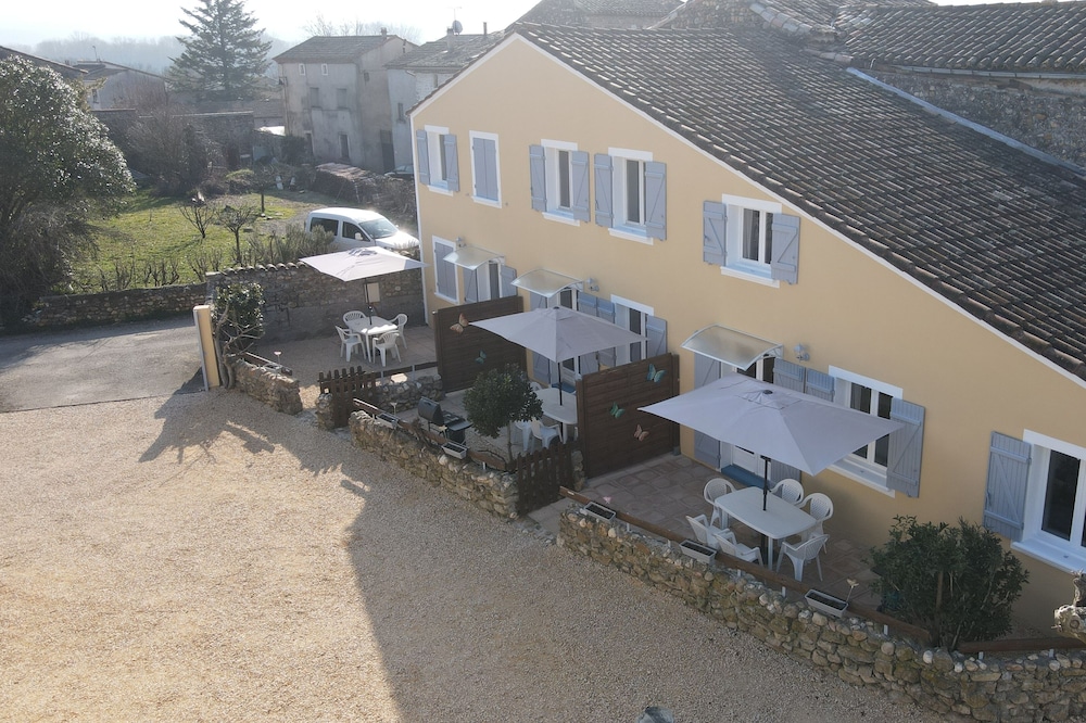 Gîte Caramolle, St Denis, Gard, Cévennes, 2 bedrooms, swimming pool, nature