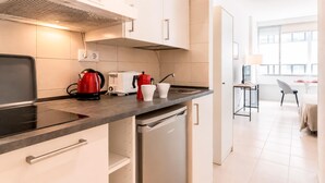 Coffee/tea maker, fridge, microwave, toaster - Martin Villa Apartment in Seville Center ⭐⭐⭐⭐ (Sevilla)