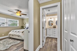 2 chambres, fer et planche à repasser, Wi-Fi gratuit, draps fournis