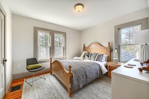 3 Schlafzimmer, Schreibtisch, Bügeleisen/Bügelbrett, Reisekinderbett