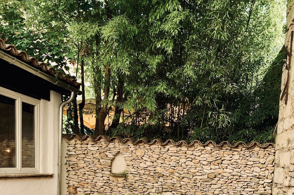 Nice apartment with private patio heart of Uzès
