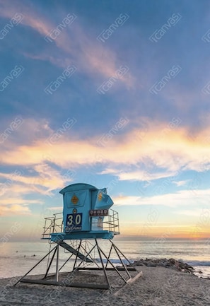 Beach nearby, sun loungers, beach towels