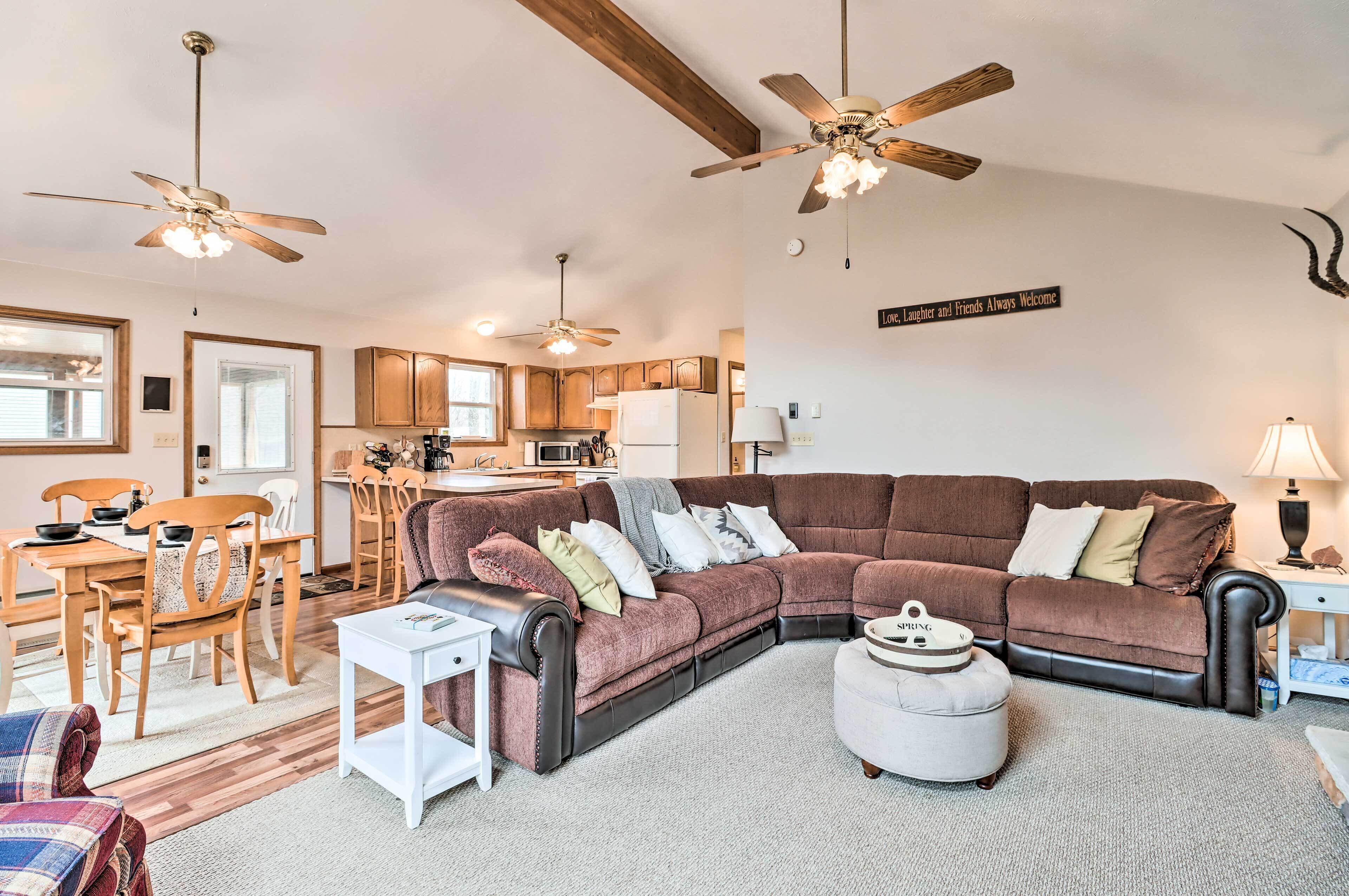 Cozy Albrightsville Cabin w/ Deck & Fire Pit!