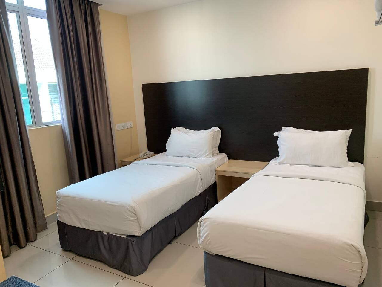 Down duvets, in-room safe, desk, iron/ironing board