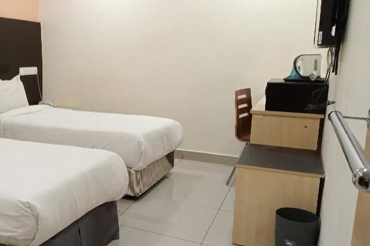 Down duvets, in-room safe, desk, iron/ironing board