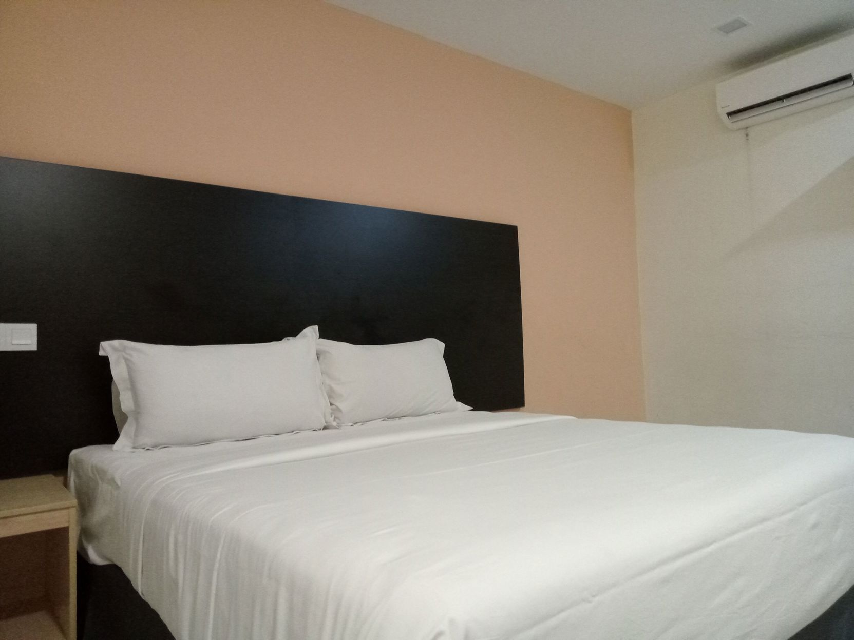 Down duvets, in-room safe, desk, iron/ironing board