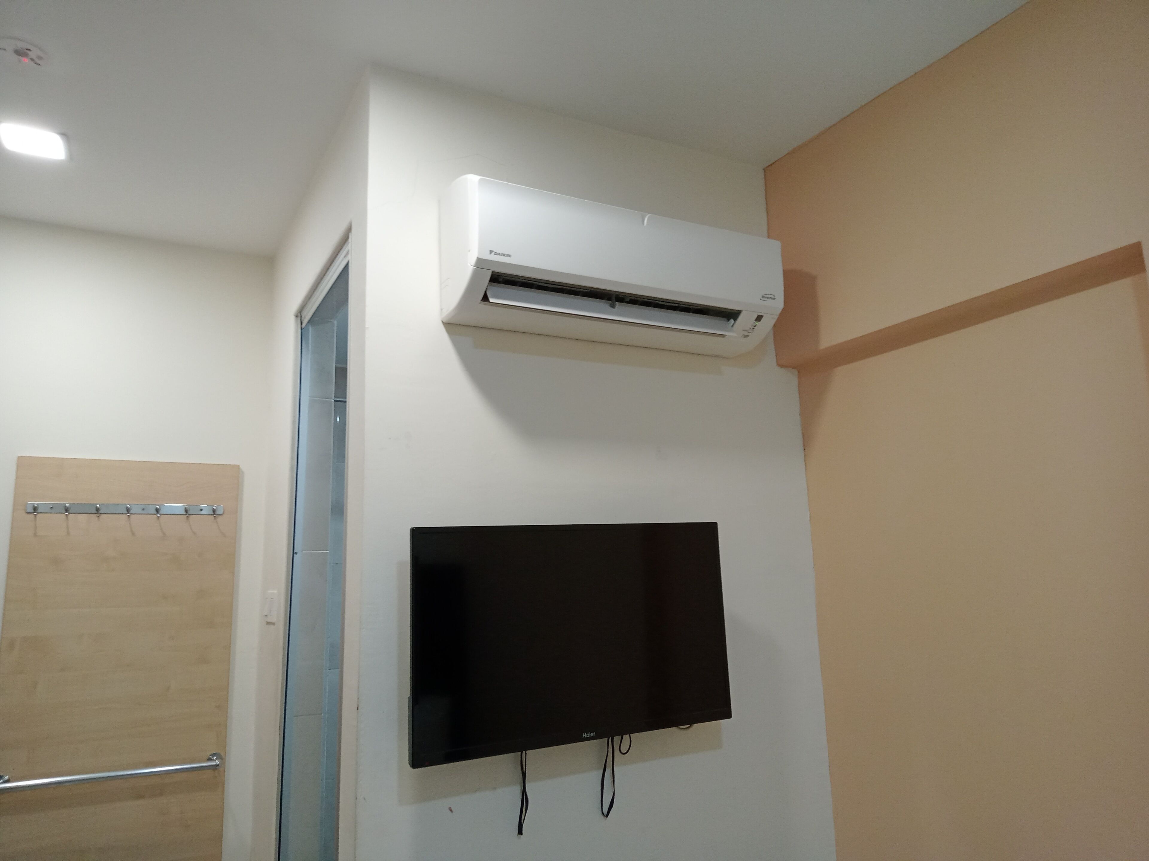 Standard Single Room | Down comforters, in-room safe, desk, iron/ironing board