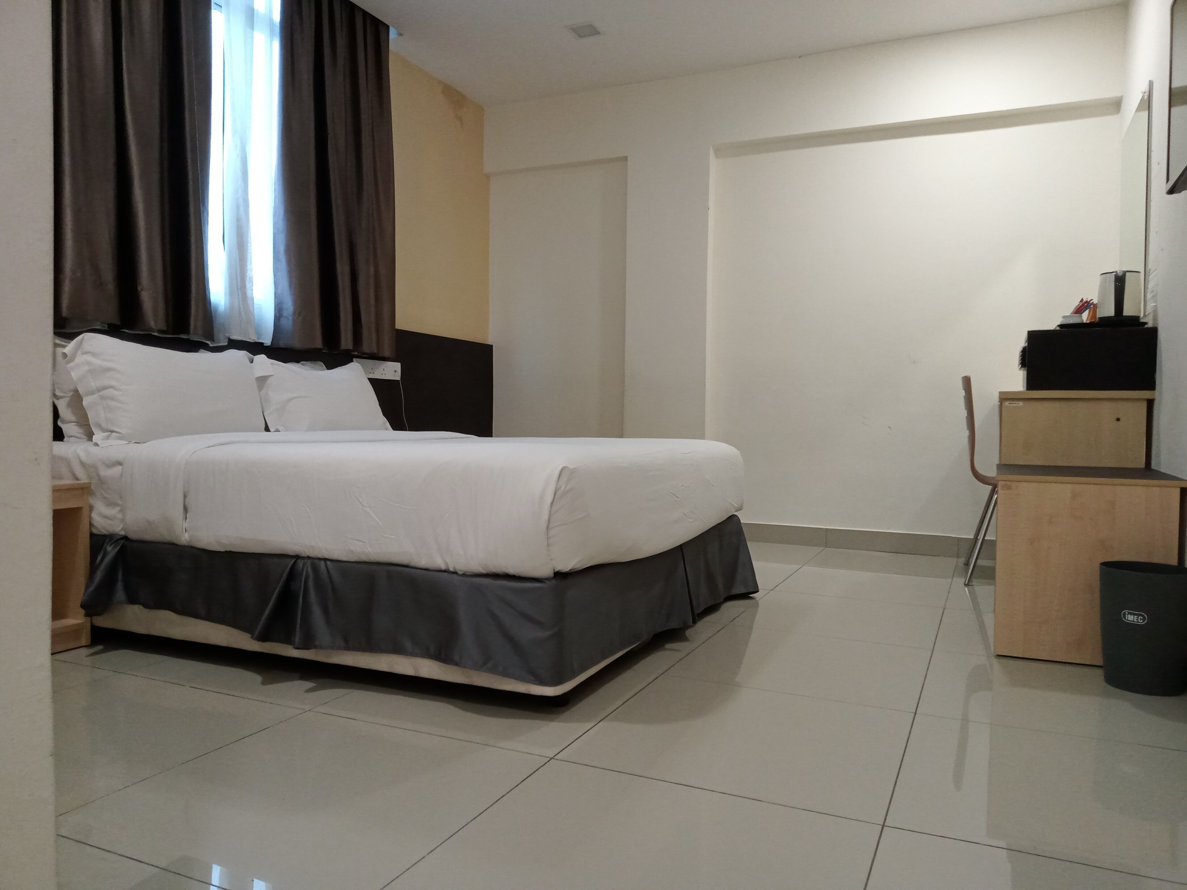 Down duvets, in-room safe, desk, iron/ironing board