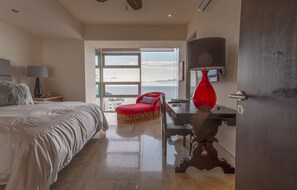 3 habitaciones, tabla de planchar con plancha, internet y ropa de cama 
