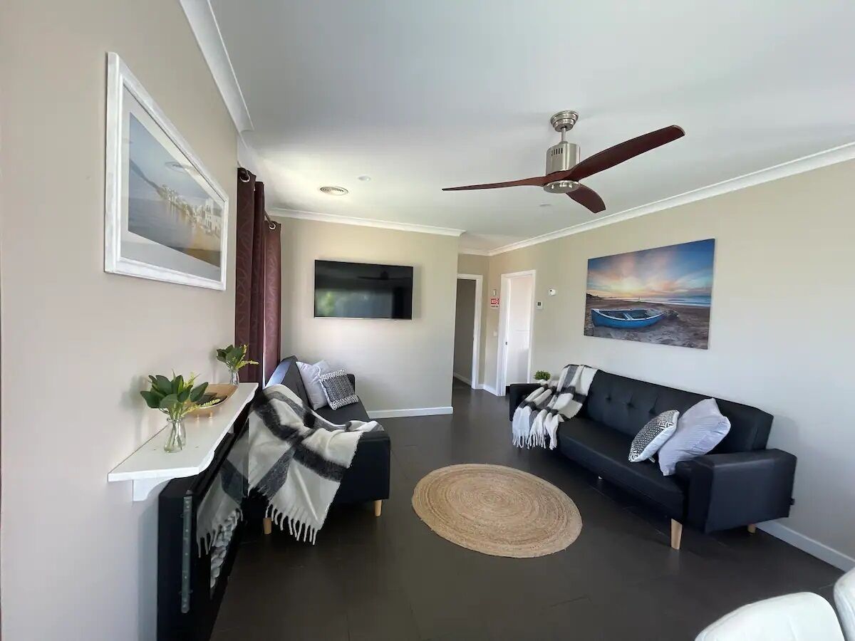 House in Portland Victoria, sleeps 8!