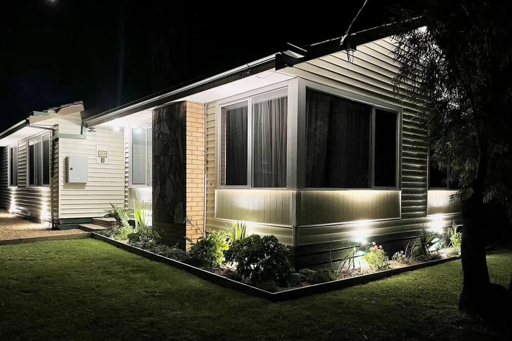House in Portland Victoria, sleeps 8!