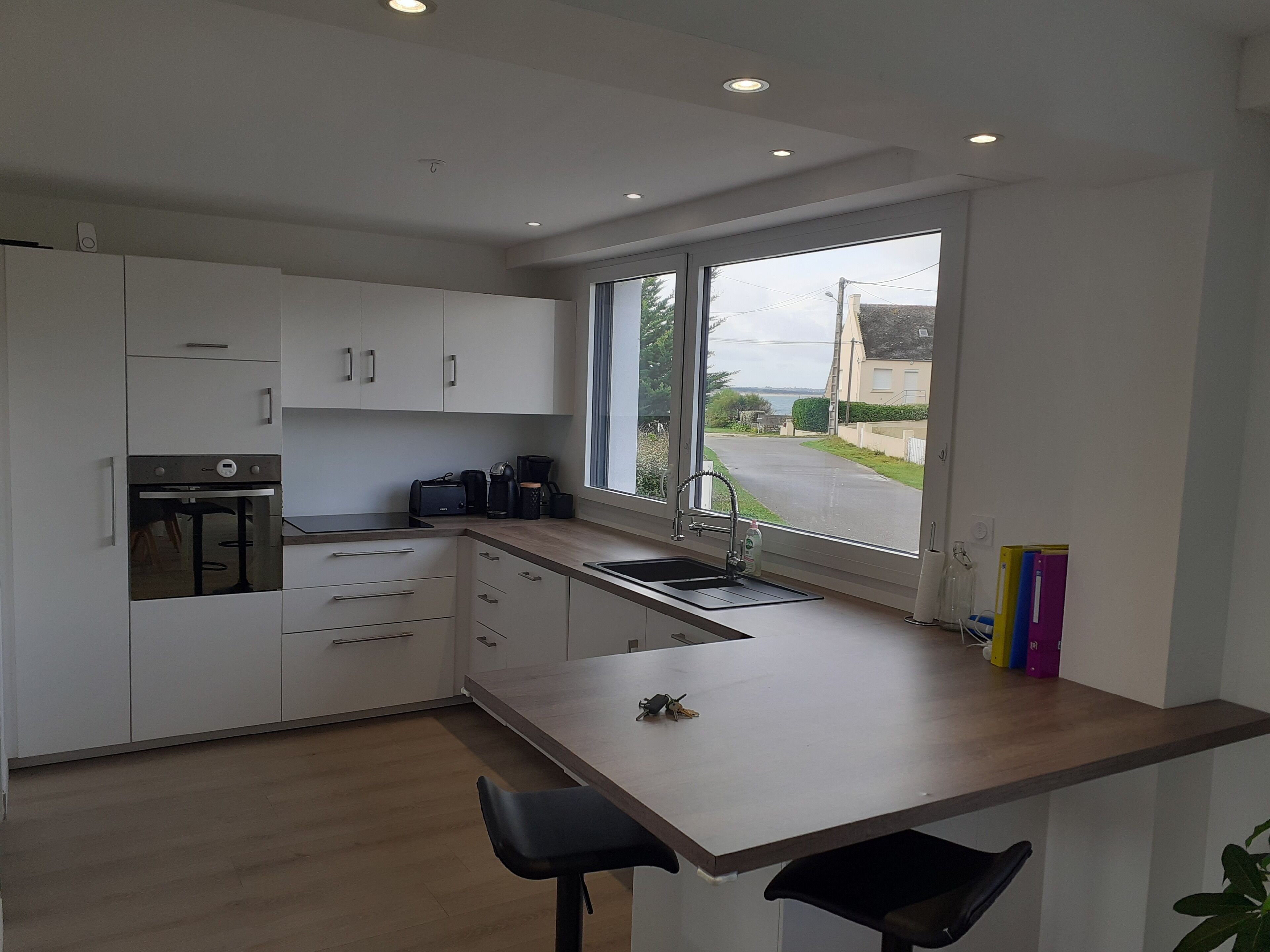 Maison bord de mer ... la mer de chaque côté de la rue.. ideal for the ballades