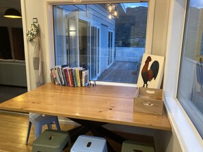 Interior - Sunny Queenstown Batch (Queenstown)