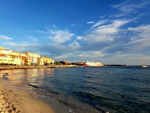Beach nearby - In the heart of Île Rousse! 200 m from the beach (L'Île-Rousse)