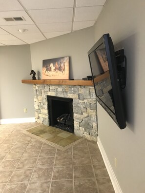 Interior - Beautiful Country Estate Basement Apartment (Richmond)