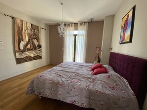 4 Schlafzimmer, Schreibtisch, Bügeleisen/Bügelbrett, kostenloses WLAN